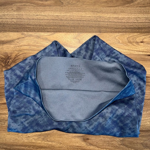 076. SPANX Blue Tie Dye Leggings - Size Large - Picture 3 of 4